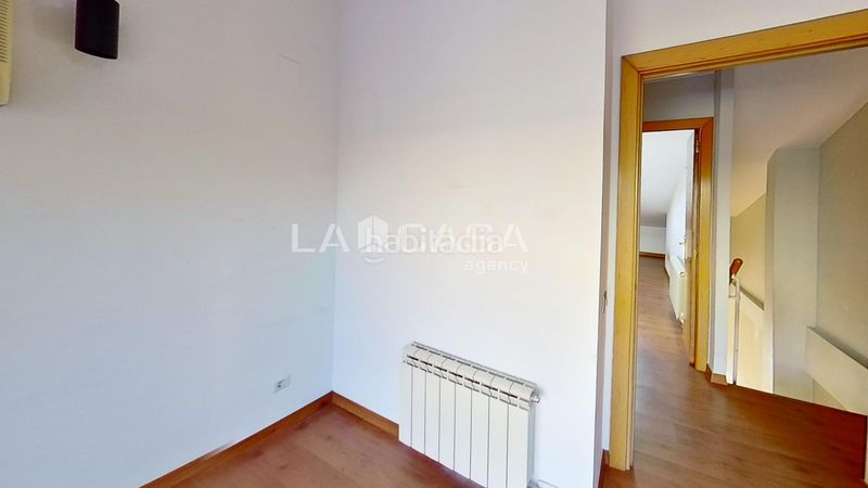 Foto e81b73ea-c007-47c9-b5c5-bda4a60a31a0. Àtic amb calefacció aparcament a Can Rull Sabadell