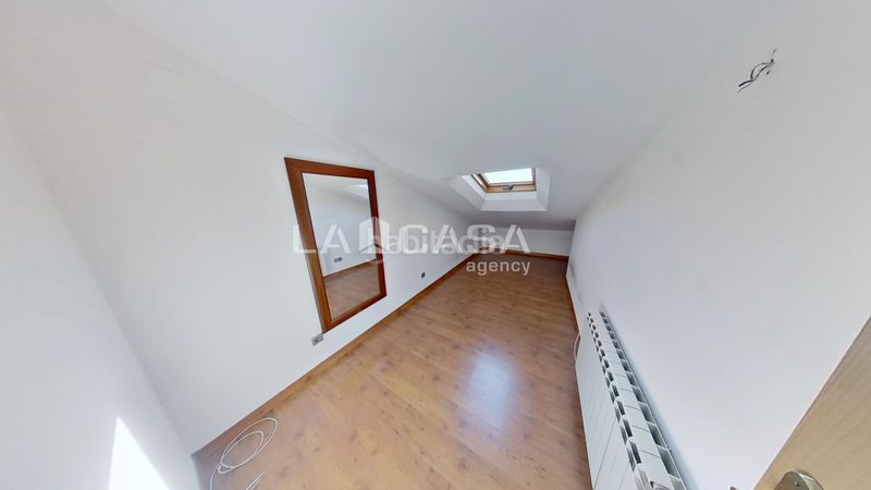 Foto ff8af2e4-502c-41f6-8b2e-ada40bb23ff2. Àtic amb calefacció aparcament a Can Rull Sabadell