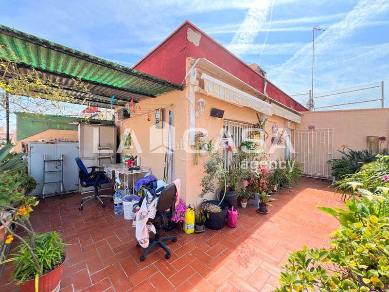 Foto e418f7be-7b1d-45bf-a9df-26dd48586796. Àtic amb calefacció a Prosperitat Barcelona