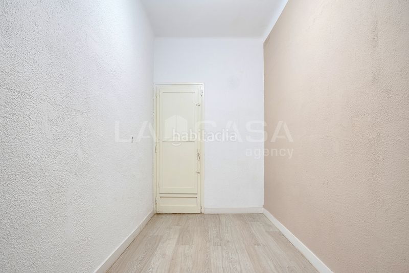 Foto cc2d45a7-d653-4a9a-ab3b-03ca5ceb0064. Pis a Provençals del Poblenou Barcelona