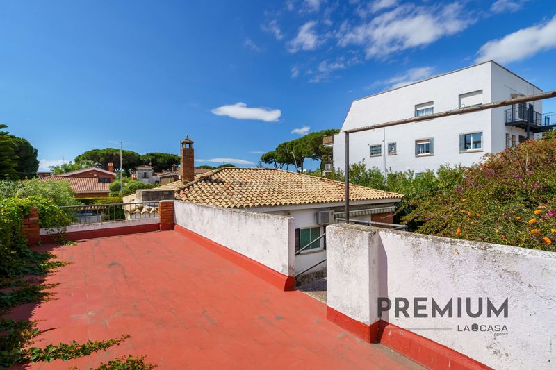 Foto 1e50dbe2-ba56-456c-b51f-e3ab314e0acd. Casa amb aparcament a Granvía-Mar Castelldefels