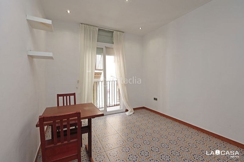 Foto 5ea9b27f-2bac-4236-91f4-130b27d12eb2. Piso en Raval Barcelona