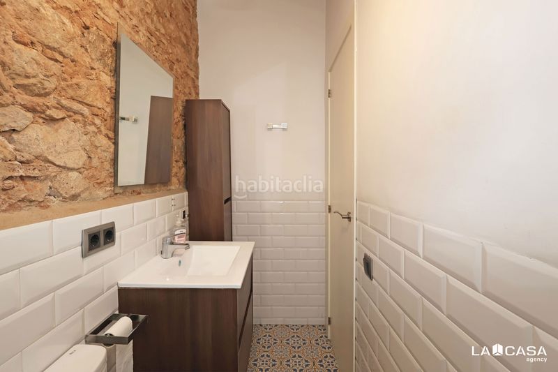 Foto cc5e8409-1698-41e5-80e5-a870ee2aea38. Piso en Raval Barcelona