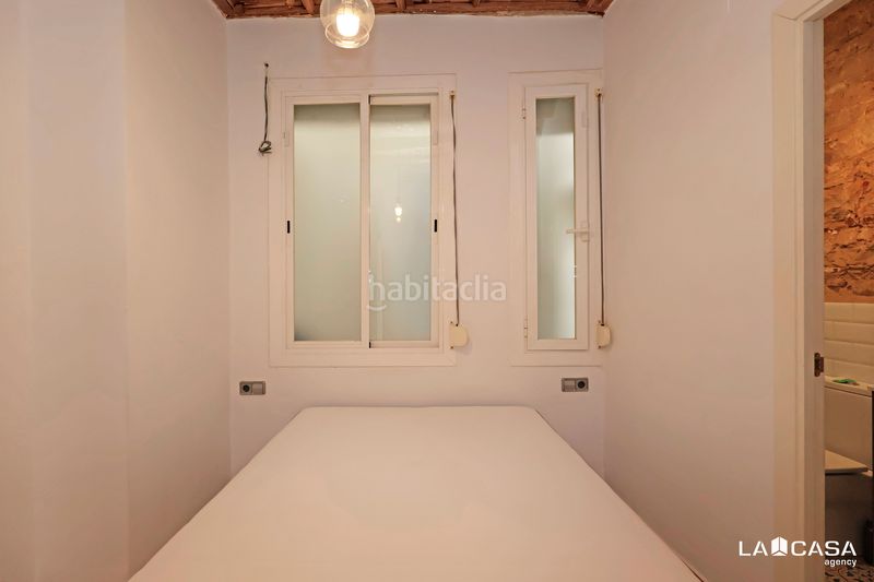 Foto e88b657d-f261-4ee0-b241-22b8d48838a7. Piso en Raval Barcelona