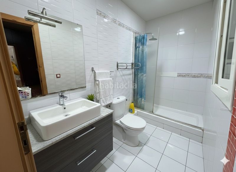 Foto 0c6c7133-79d9-4b90-8005-330a1e72ac2c. Pis a Raval Barcelona