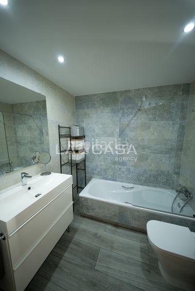 Foto 38a2906f-6573-473b-8d2e-f4d0965f26ec. Dúplex amb piscina a Bon Pastor Barcelona