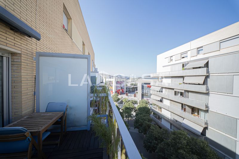 Foto 9c0593dd-2b81-4431-9936-8333bfe568c6. Dúplex amb piscina a Bon Pastor Barcelona