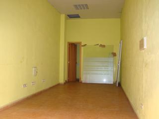Local commercial dans Llevant. Locales en venta en reus  calle sant mag, 40