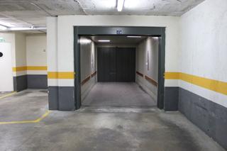 Parking coche en Calle azhuma 20. Garaje en alquiler junto a calle alhamar