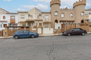 Maison jumele en Calle vista alegre 45. Estupenda adosada con gran patio
