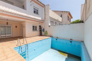 Maison jumele en Calle retama 20. Adosada en gjar con piscina propia!!