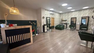 Traspàs Local Comercial  Calle mulhacén. Peluquería en funcionamiento en el centro