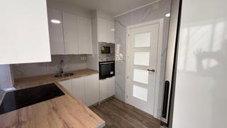 Location Appartement à Calle poeta gracian 5. Piso junto al estadio los carmenes sin amueblar