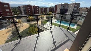 Rent Flat in Calle calle de la aljancira, 6 6. Fabuloso piso con terraza, garaje y piscina en alhendin