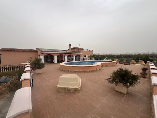 Foto b73d18bd-c640-4b72-b7e0-b7045cb5dc75. Casa amb xemeneia calefacció aparcament piscina a Catral
