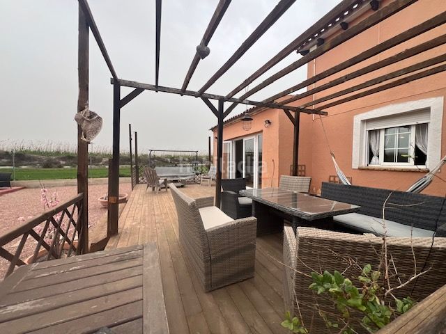 Foto d286fc10-7fa5-4836-ae0d-549c44819af6. Casa amb xemeneia calefacció aparcament piscina a Catral