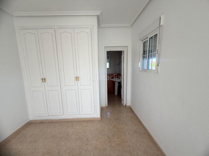 Foto 7be126a5-c2bd-4b8a-8b2c-72cfac20b3c5. Xalet amb xemeneia aparcament piscina a La Marina Elche / Elx