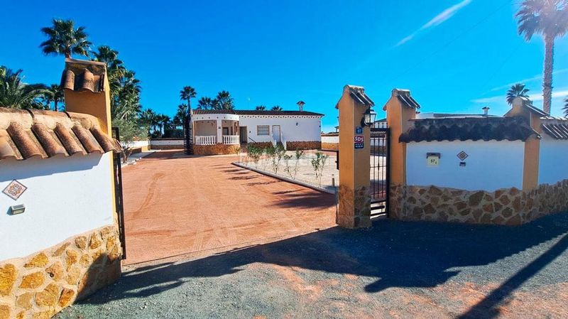 Foto 6a567d09-d8ed-4d3b-abfa-5819d4e13bfd. Masia amb aparcament a Catral