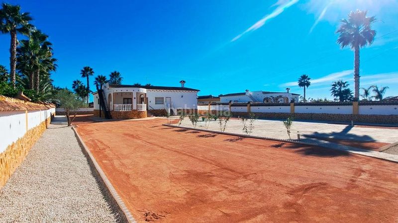 Foto bd98b0e5-f0e4-4e57-8020-9a16f30dbe59. Masia amb aparcament a Catral