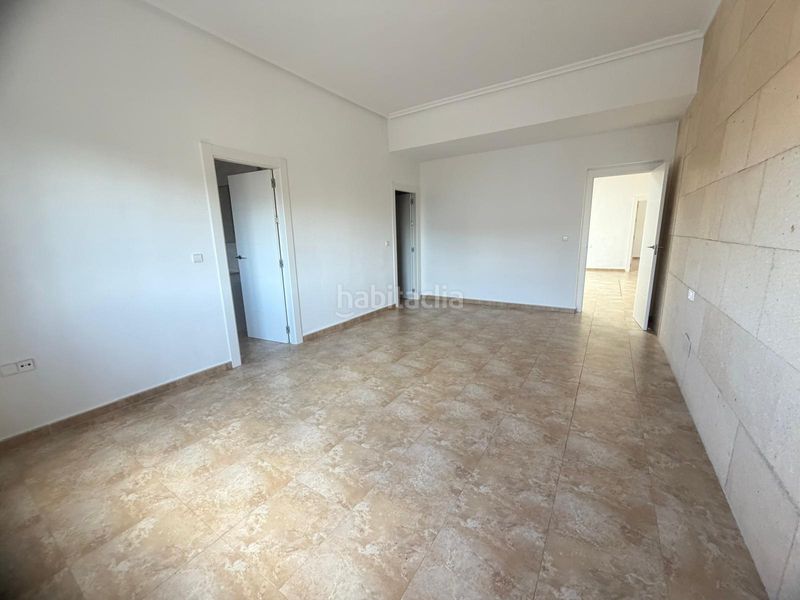 Foto bf8f6bb7-c079-4300-b184-f498df25ba7d. Masia amb aparcament a Catral