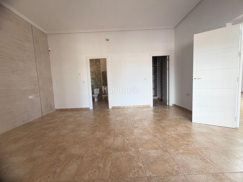 Foto e54db8dc-7be4-4a99-8b93-52955e48b616. Masia amb aparcament a Catral