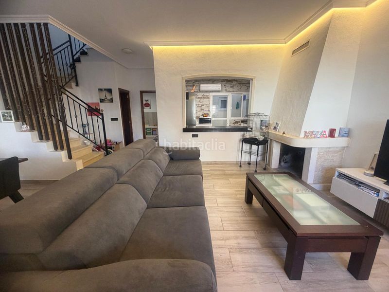 Foto 06629328-36b1-4816-b319-4018f6802952. Casa adossada amb xemeneia a Dolores