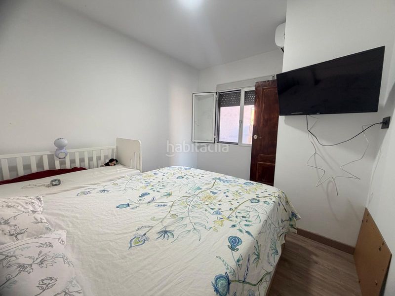 Foto c67d55ad-1261-4c16-b50e-6eff3e99d44a. Casa adossada amb xemeneia a Dolores