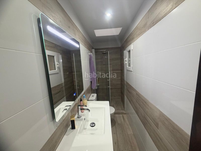 Foto fddcfe8a-0378-4be8-8706-654da4370b7a. Casa adossada amb xemeneia a Dolores