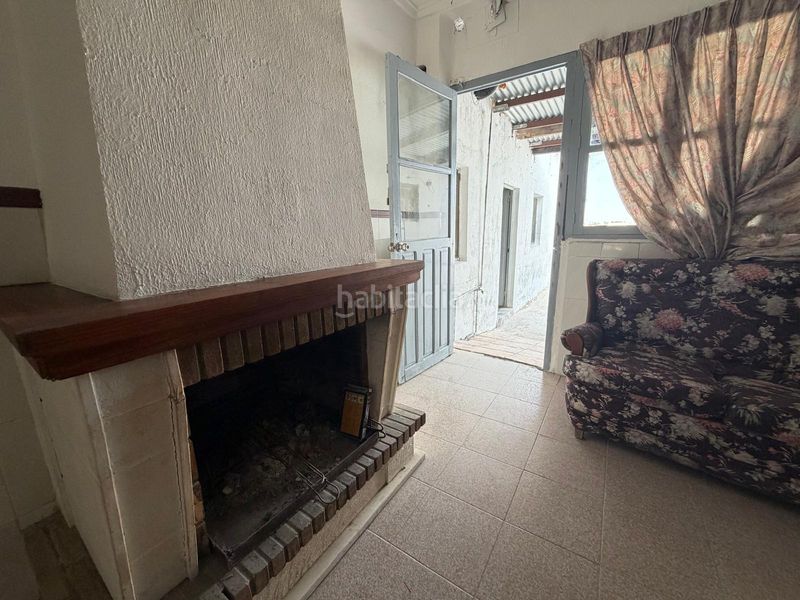 Foto cc8db3a9-5b03-422d-8729-3d336cf2ca0e. Casa adossada amb xemeneia a Rafal