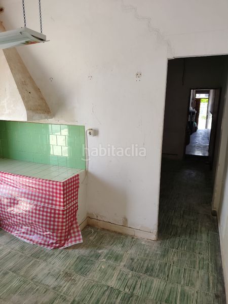 Foto ceb3bec1-5c3e-4c0b-a99d-4e7a38621435. Casa adossada amb xemeneia a Rafal