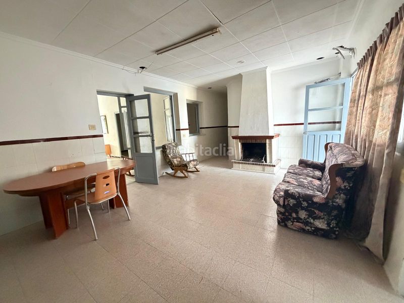 Foto e91646b9-83fb-4909-8c97-6d3768ba0284. Casa adossada amb xemeneia a Rafal