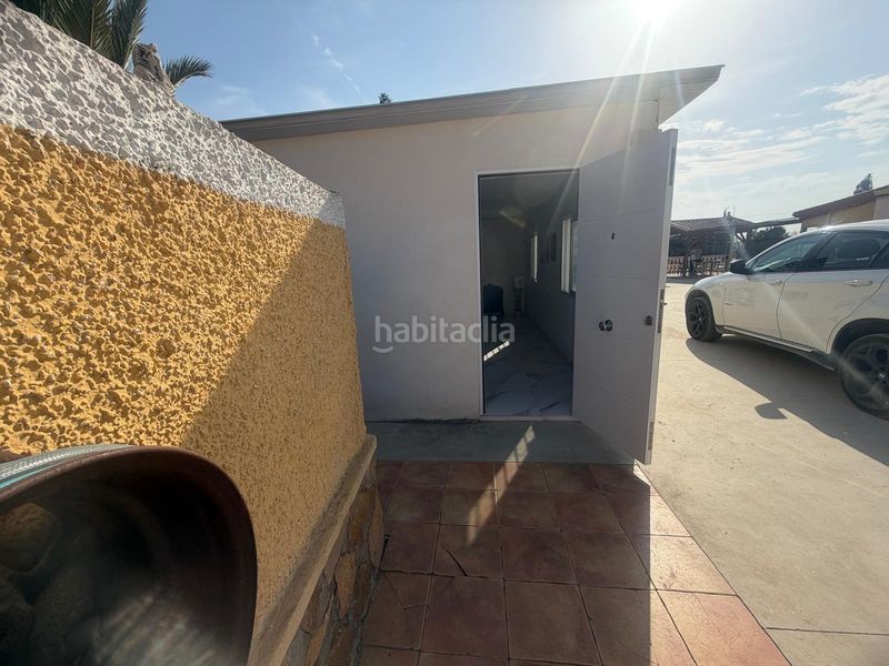 Foto a73ac292-2f7c-47dd-aebc-1b6cf9a0bfda. Casa amb aparcament piscina a La Marina Elche / Elx