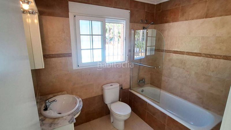 Foto ac0c4e64-d2fa-4867-aca0-993f59714d37. Xalet amb aparcament piscina a Catral