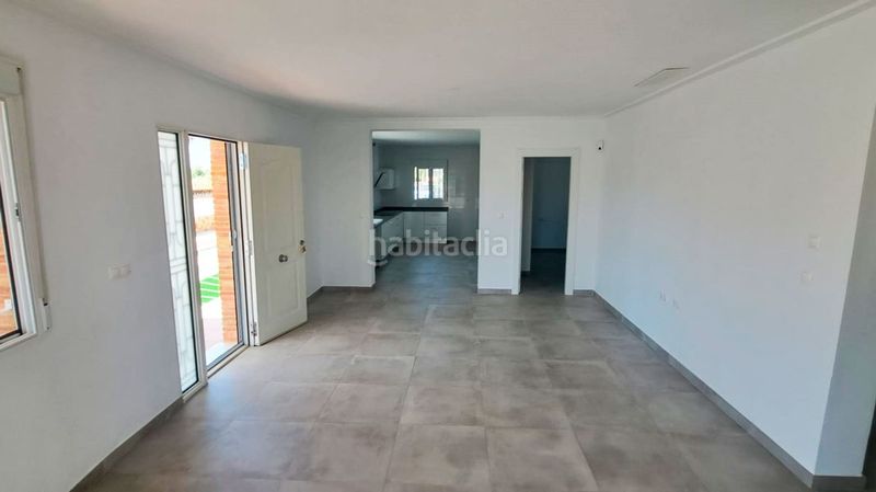 Foto cedfb970-7f63-41ce-aaa3-21729918bafe. Xalet amb aparcament a Catral
