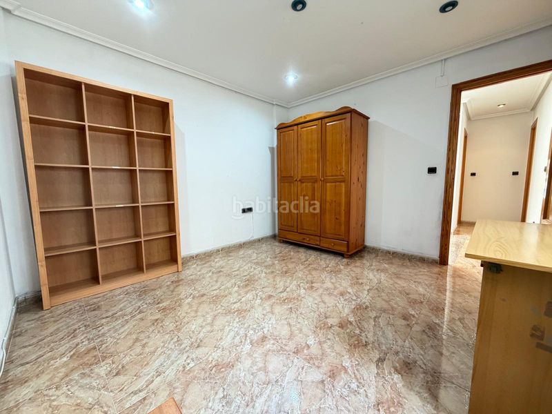 Foto 93cab598-efd1-4187-8b91-ad37150dd857. Casa amb xemeneia aparcament a Catral