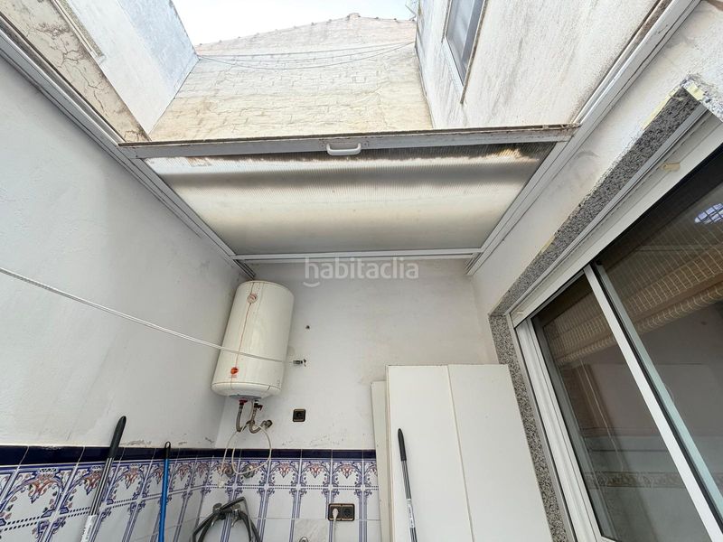 Foto eff10db9-5818-4b54-8a12-038892aa6cc5. Casa amb xemeneia aparcament a Catral