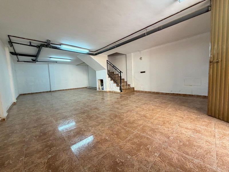 Foto f700f626-c412-43a5-a0c4-21e04f2a4658. Casa amb xemeneia aparcament a Catral
