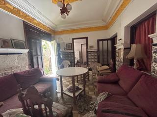 Maison à Calle de la virgen 14. Casa para reformar: gran oportunidad de inversión o para crear t