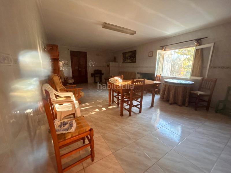 Foto 1154e7f3-74e2-49c9-b1bd-ef8379ec6a97. Masia amb xemeneia aparcament a Catral