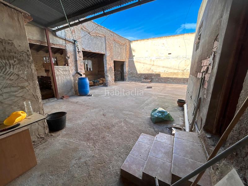 Foto 170bdb2c-ecbf-4aba-9c2e-6e6d683994b4. Masia amb xemeneia aparcament a Catral