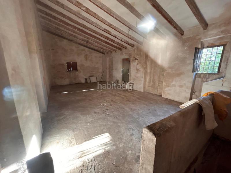 Foto 4deaf0eb-fee4-4435-9675-43b65fd78899. Masia amb xemeneia aparcament a Catral