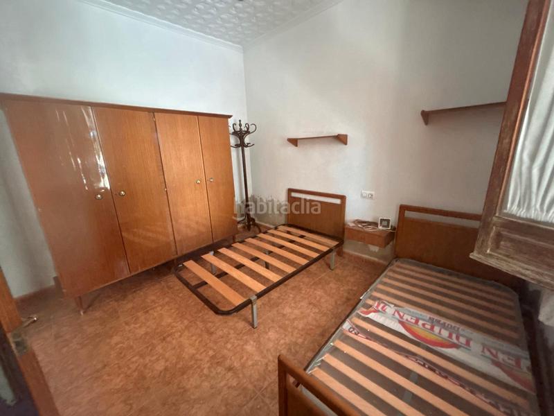 Foto 8c8f60f7-38c2-46b0-b69d-739eb5a2452e. Masia amb xemeneia aparcament a Catral