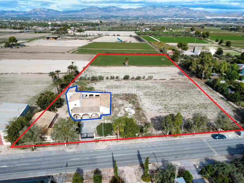 Foto a9469909-eaa0-4eda-8706-5a509e90af7a. Masia amb xemeneia aparcament a Catral