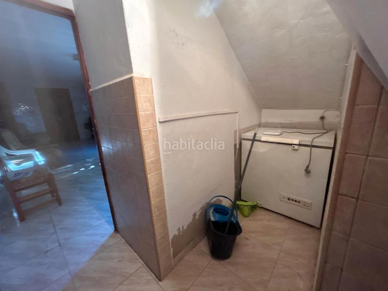 Foto b00541ca-e4b1-4f3e-82bb-73deac8e2a60. Masia amb xemeneia aparcament a Catral