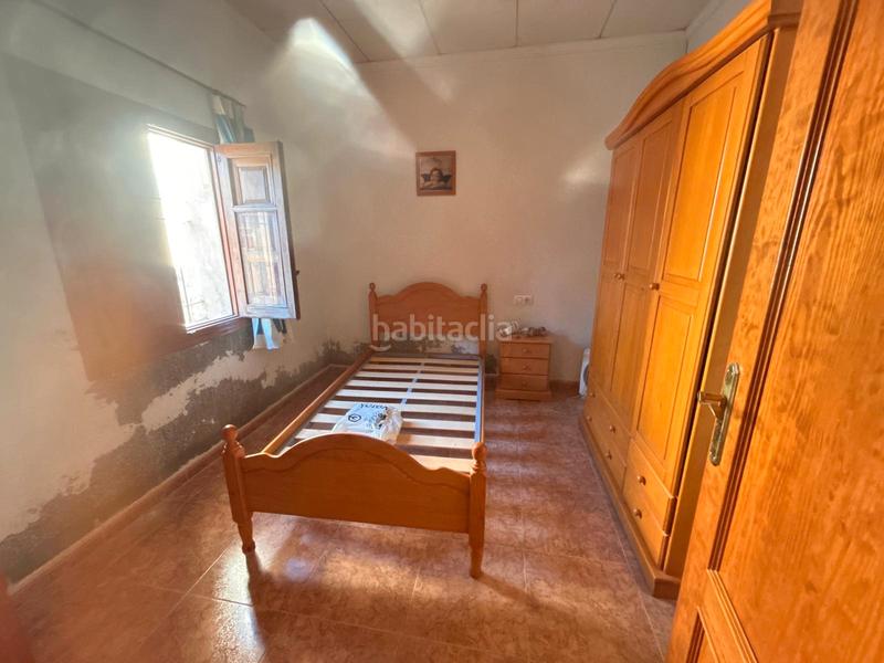 Foto c09a8e48-a890-4802-a54f-d9232b59d79f. Masia amb xemeneia aparcament a Catral