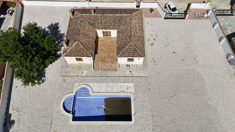 Foto abf55346-f84b-49b4-b521-8311a523b46d. Xalet amb xemeneia aparcament piscina a Catral