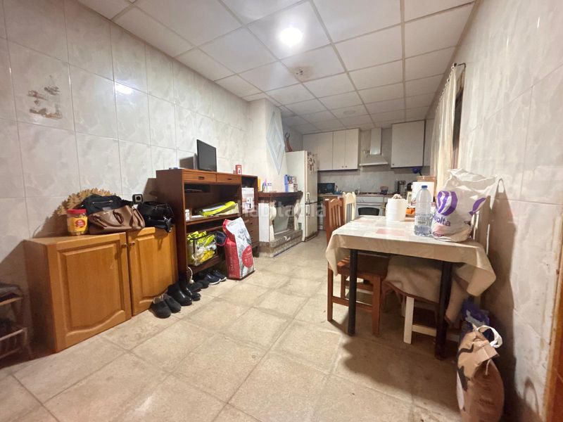 Foto 8d9e9625-321c-4625-8698-b87629467b8c. Masia amb aparcament a Catral