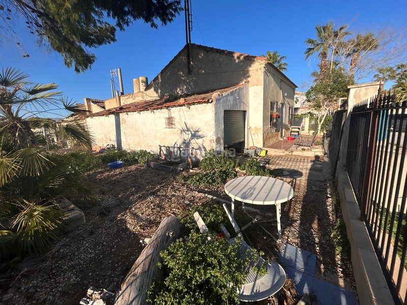 Foto fd46cdb1-2211-4172-98f6-e7ec3abd016b. Masia amb aparcament a Catral