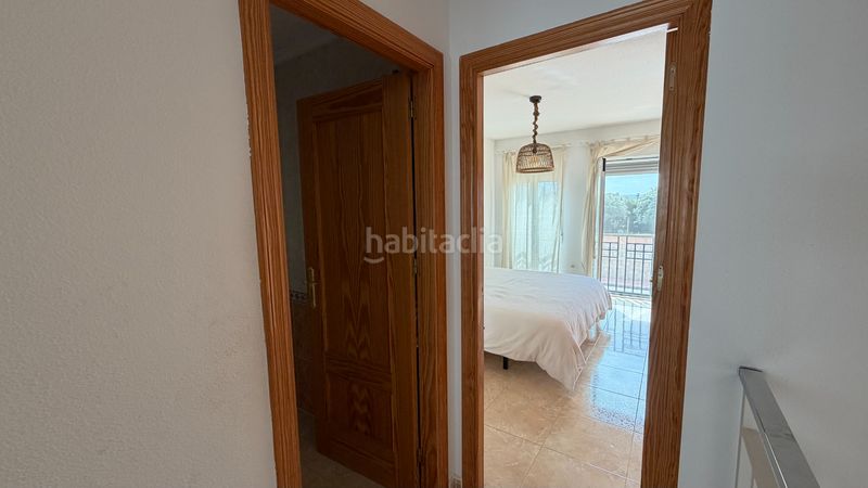 Foto 8f31be2b-6835-44e1-825a-8b2d6e41e43f. Casa adossada amb aparcament a Daya Nueva