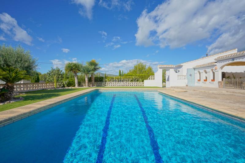 Foto 1d37732a-2349-423c-a51f-78665eb44dc2. Casa amb aparcament a Centro Ciudad Xàbia